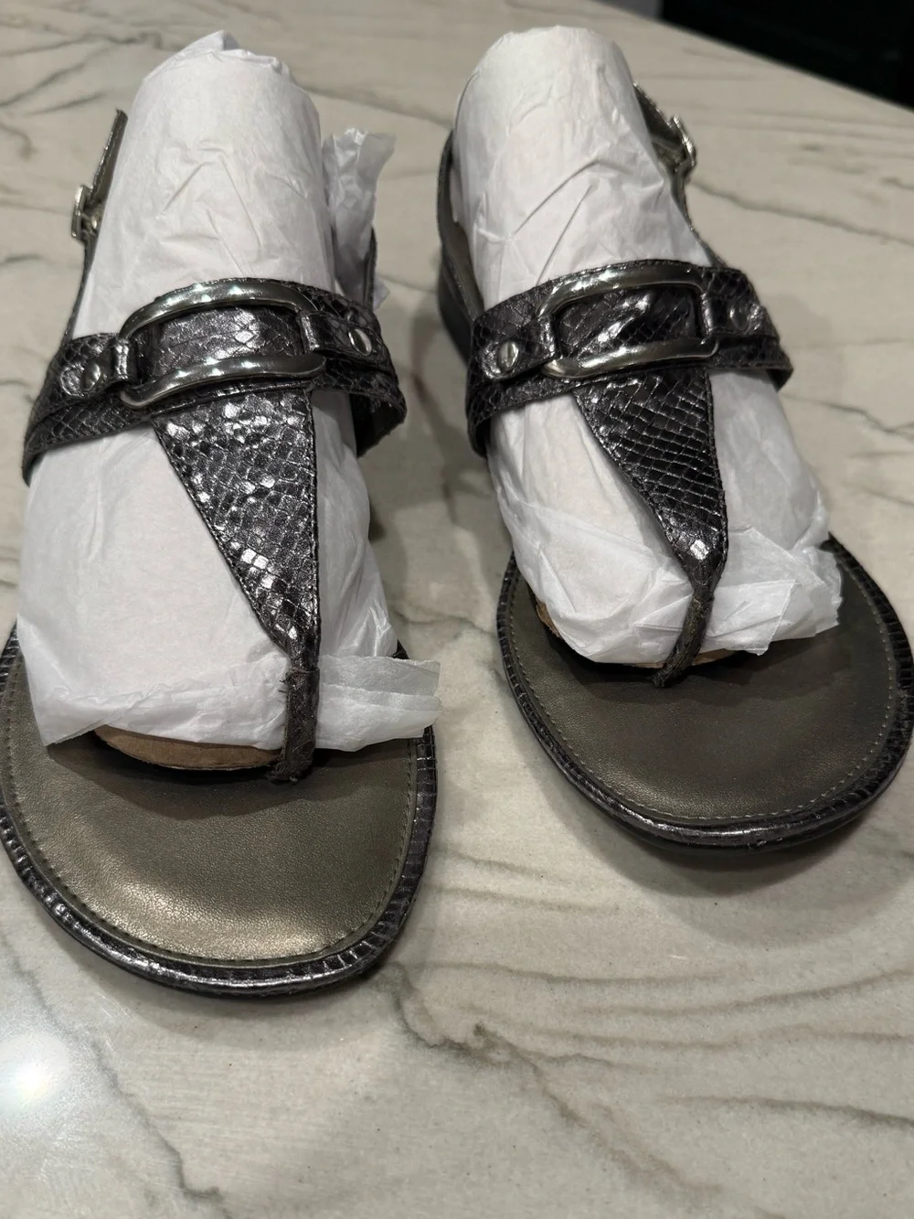 Bandolino Metallic Snakeskin T-Strap Sandals Size 10M Silver Black Buckle